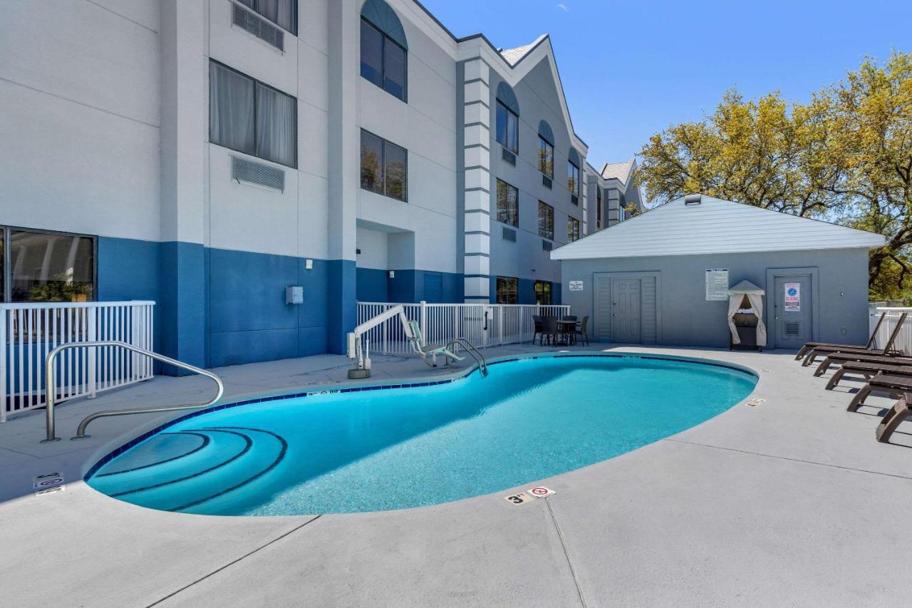 Comfort Suites Southport - Oak Island Exterior photo